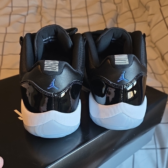 Nike Air Black and White Low-Top Sneakers main image 8